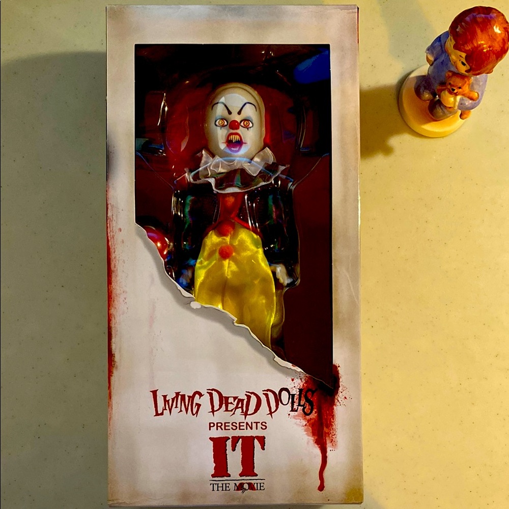 Living Dead Dolls Pennywise